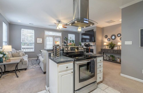 Ashley Oaks House | Furnished Three-story two car garage, end-unit townhome in Knoxville / Farragut