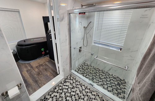 Orange Prairie House | 4 bedroom 2 bath in Peoria totally renovated! Hot Sauna! Pet-Friendly!