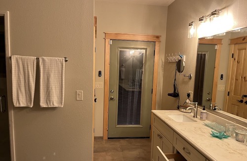Cosby House | Wow7ac-trail-meditation; EV charging; New hypoallergenic house & loft HtubForest