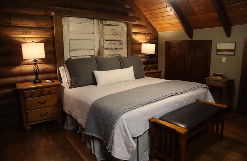 Calhoun Cabin | Holland House Cabin