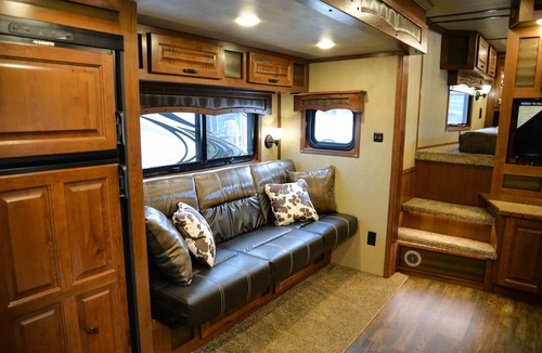 Vass House | Cozy tiny Home in the Forrest. Pet Friendly. Horse trails accessible.