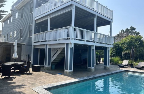 Loveladies House | Loveladies, LBI Bayside sunsets, minutes from the beach, with a pool & 3 decks!