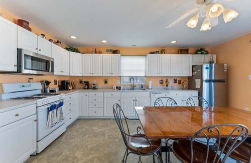 Diamond Beach House | Gorgeous 4 Bedroom Townhome in Diamond Beach