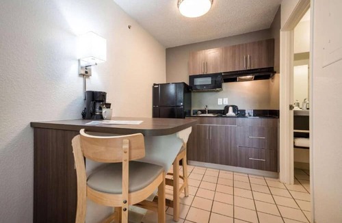 Roswell Apartment | 1 Queen Bed|Non-Smoking