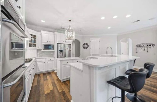 Walnut Grove House | Fantastic 4-bedroom house with AC in tranquil Cordova