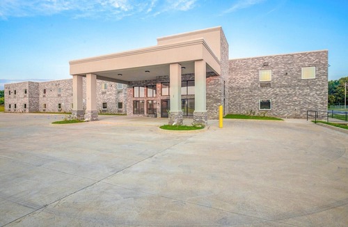 Adairsville Apartment | 2 Queen Beds Non-Smoking