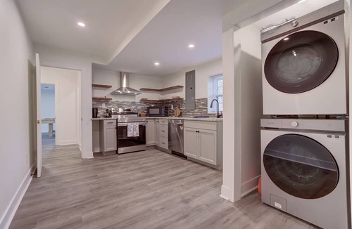 Rio House | 5BR Retreat Near UVA, Hospitals & Wineries