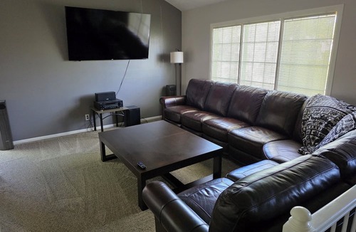 Bellevue House | Charming 3-bedroom house with AC, WiFi in welcoming Bellevue