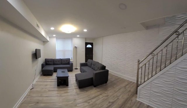 Cozy Modern Sleep11 Guest House just minutes from historic Philadelphia downtown