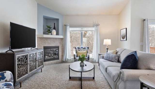 Serene 2 Bdrm Home close to Offutt and Omaha
