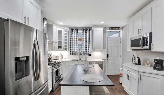Fully furnished Luxury Townhome with Rooftop in the Heart of Baltimore City.