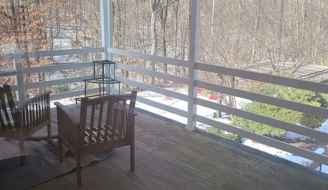Historic Farmhouse 1 mile walk from marinas and farms, close to DC and Annapolis