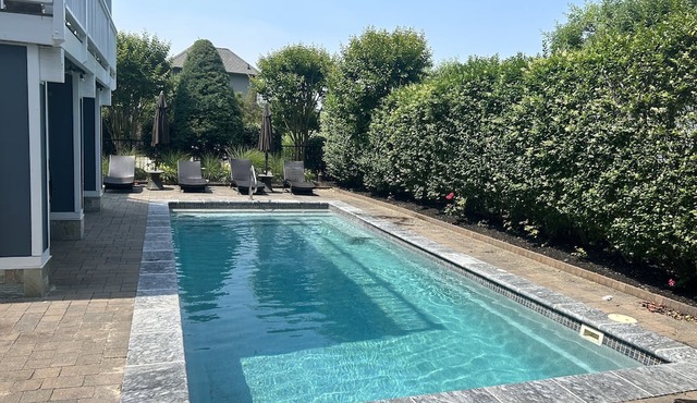 Loveladies, LBI Bayside sunsets, minutes from the beach, with a pool & 3 decks!