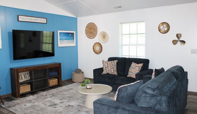 Cozy, Fully Renovated Cabin Near Mark Twain Lake