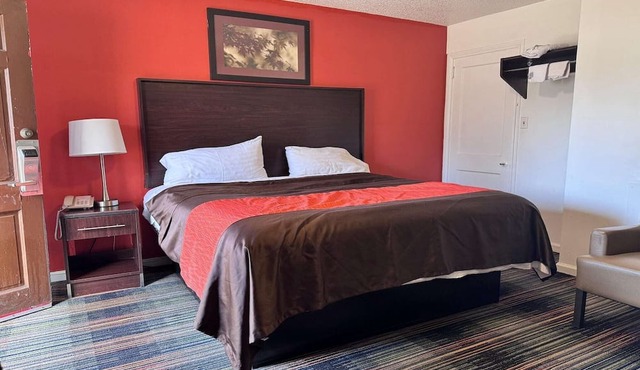 3 Full Beds Non-Smoking